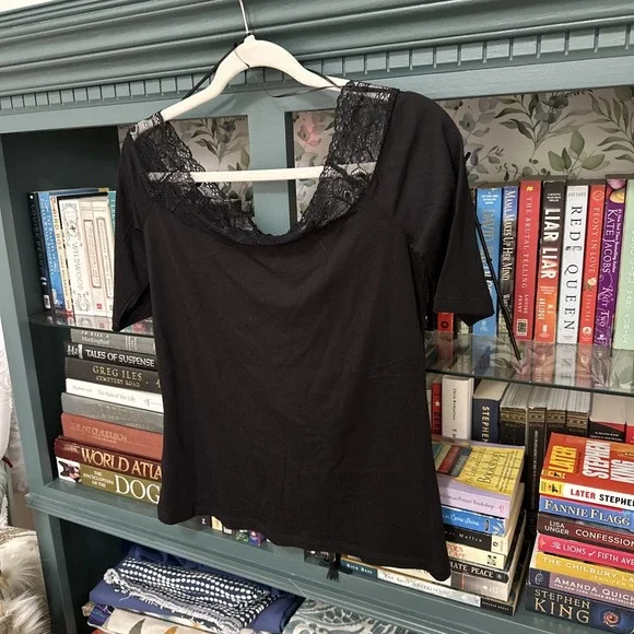 NWT Michael Kors Black Sheer Short Sleeve Blouse With Lace Trim At Neckline M - Picture 2 of 5